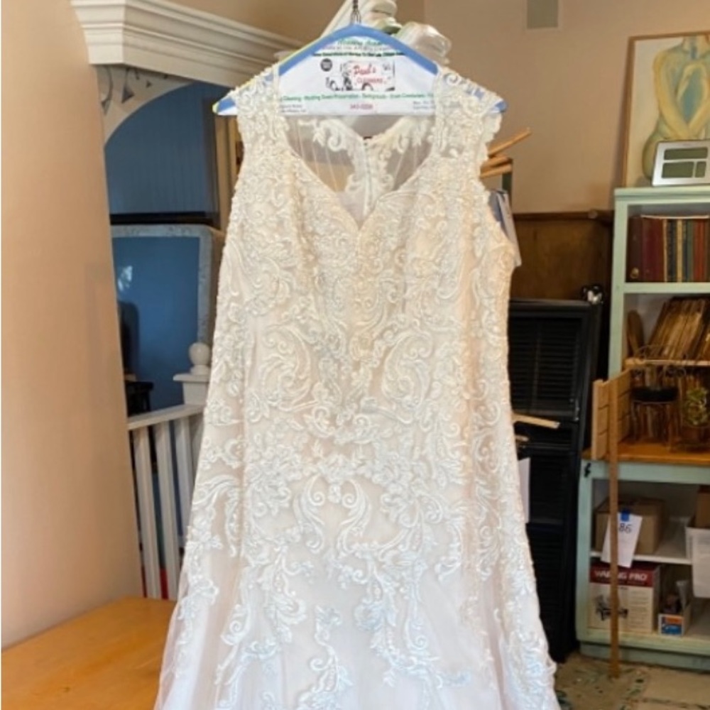 David’s Bridal tulle cap sleeve mermaid wedding dress
